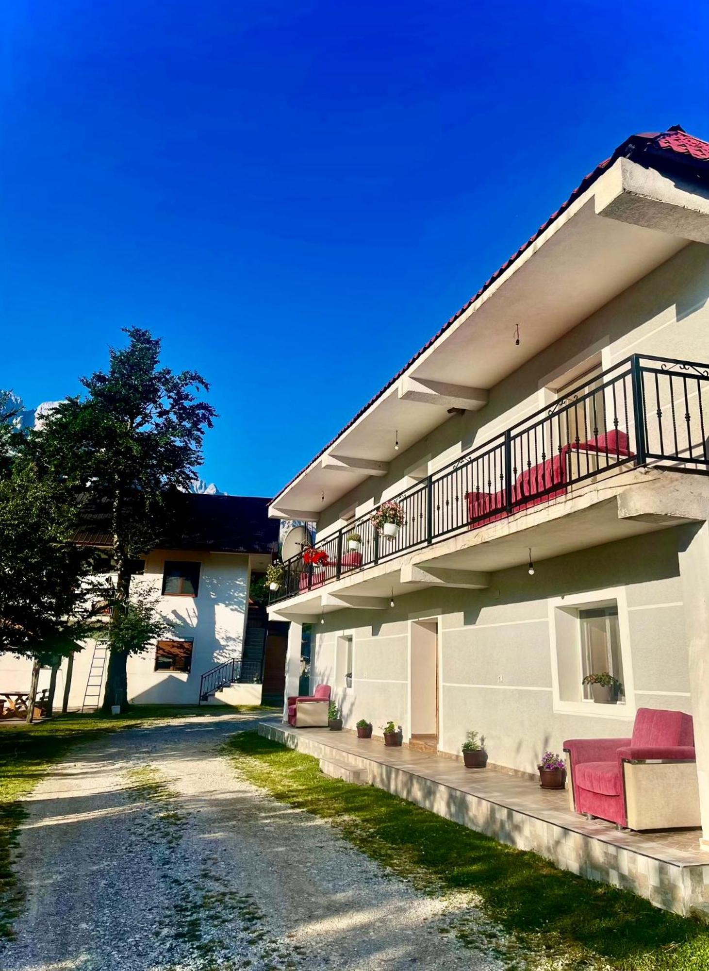 Lazer Cardaku Guesthouse Валбона Экстерьер фото