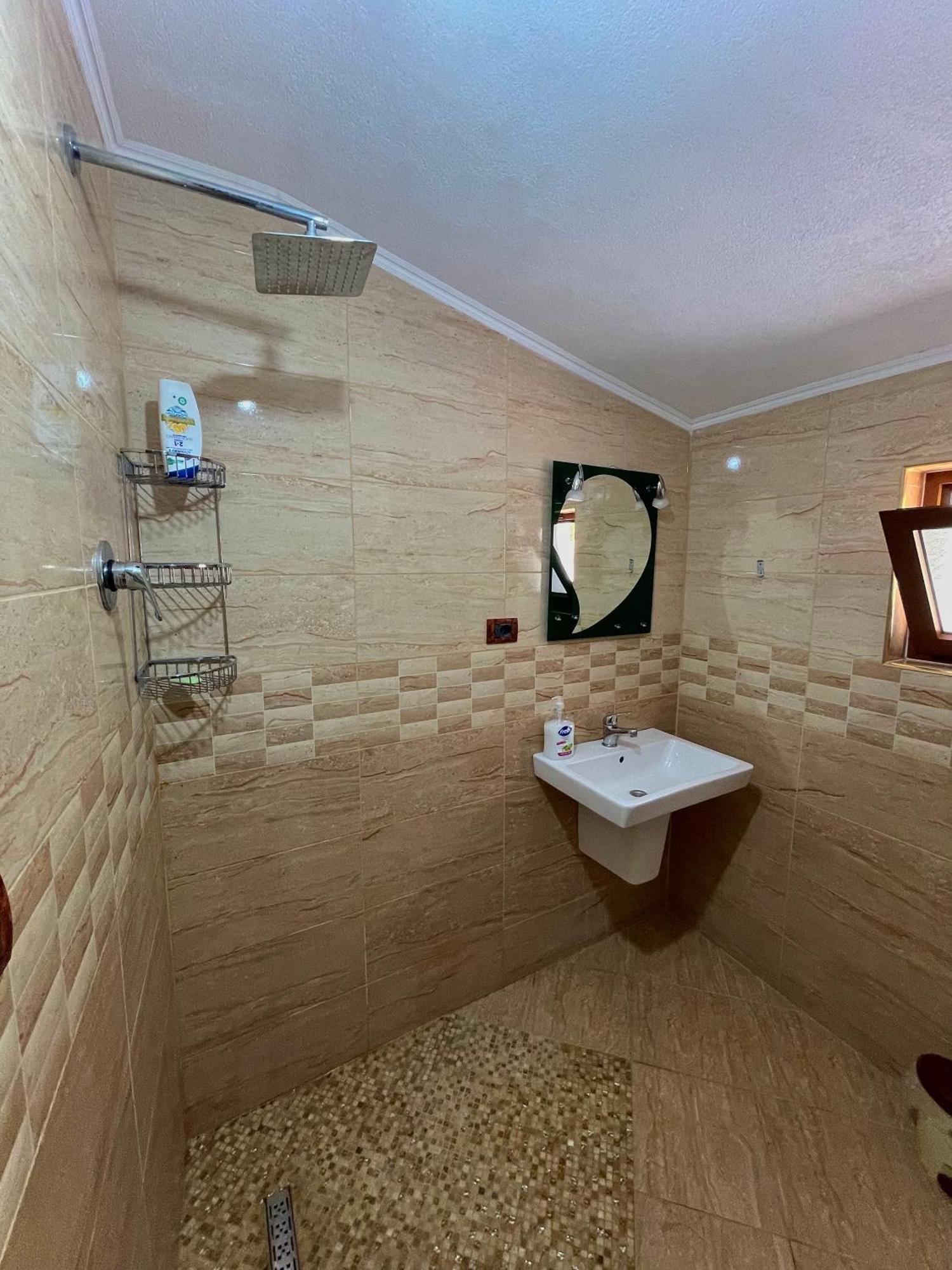 Lazer Cardaku Guesthouse Валбона Экстерьер фото